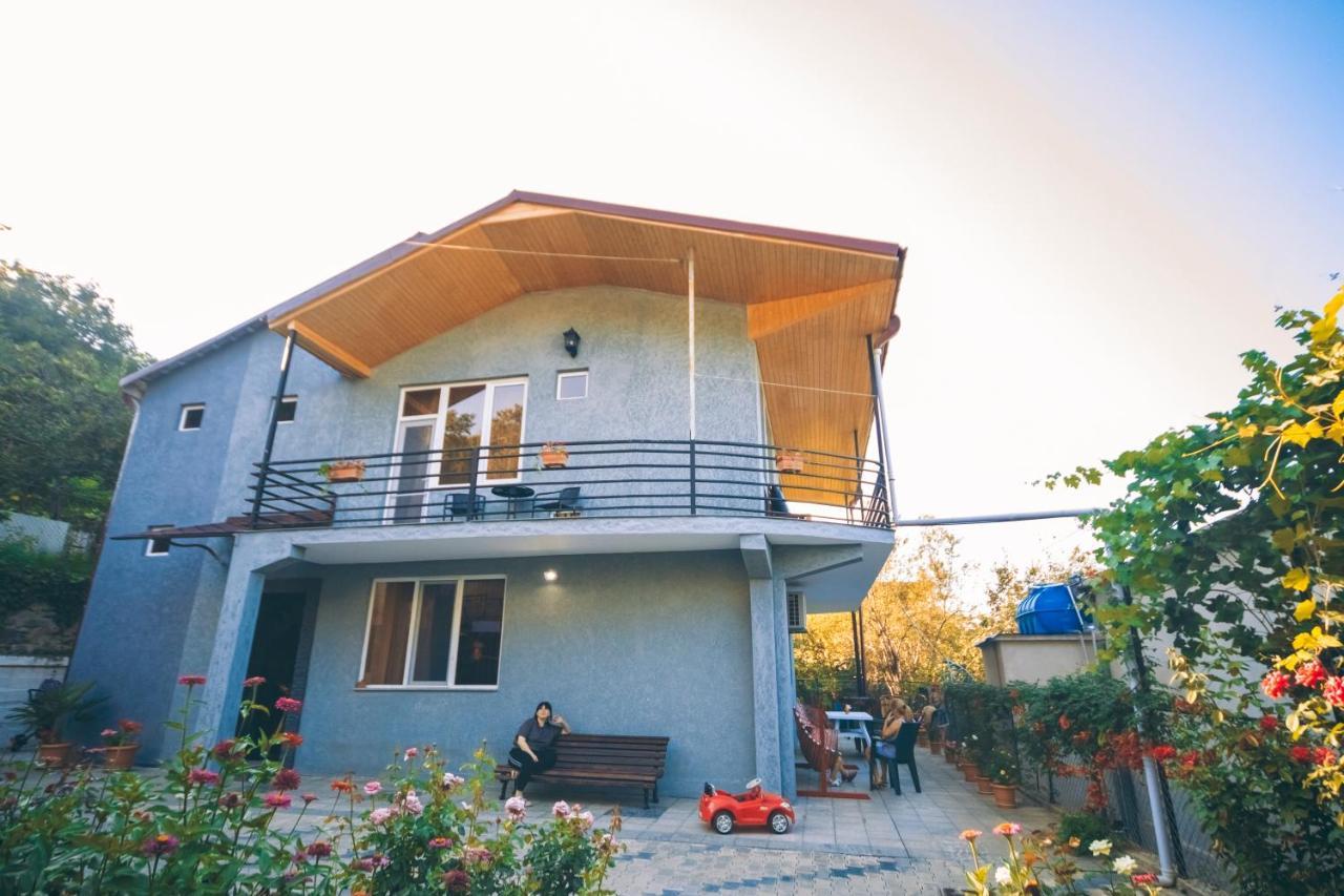 Makos Guest House Кутаиси Екстериор снимка