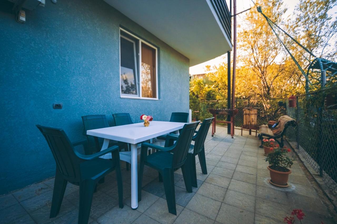 Makos Guest House Кутаиси Екстериор снимка
