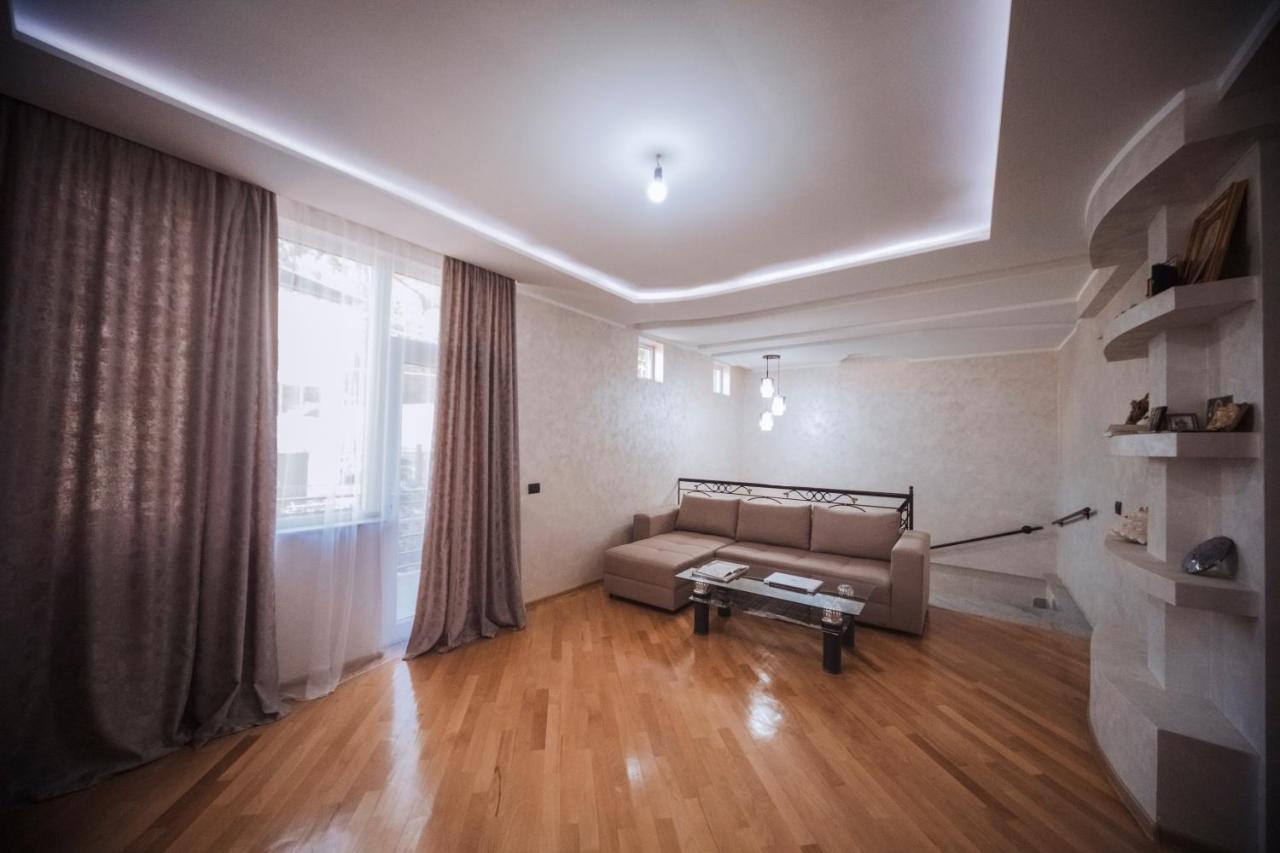 Makos Guest House Кутаиси Екстериор снимка