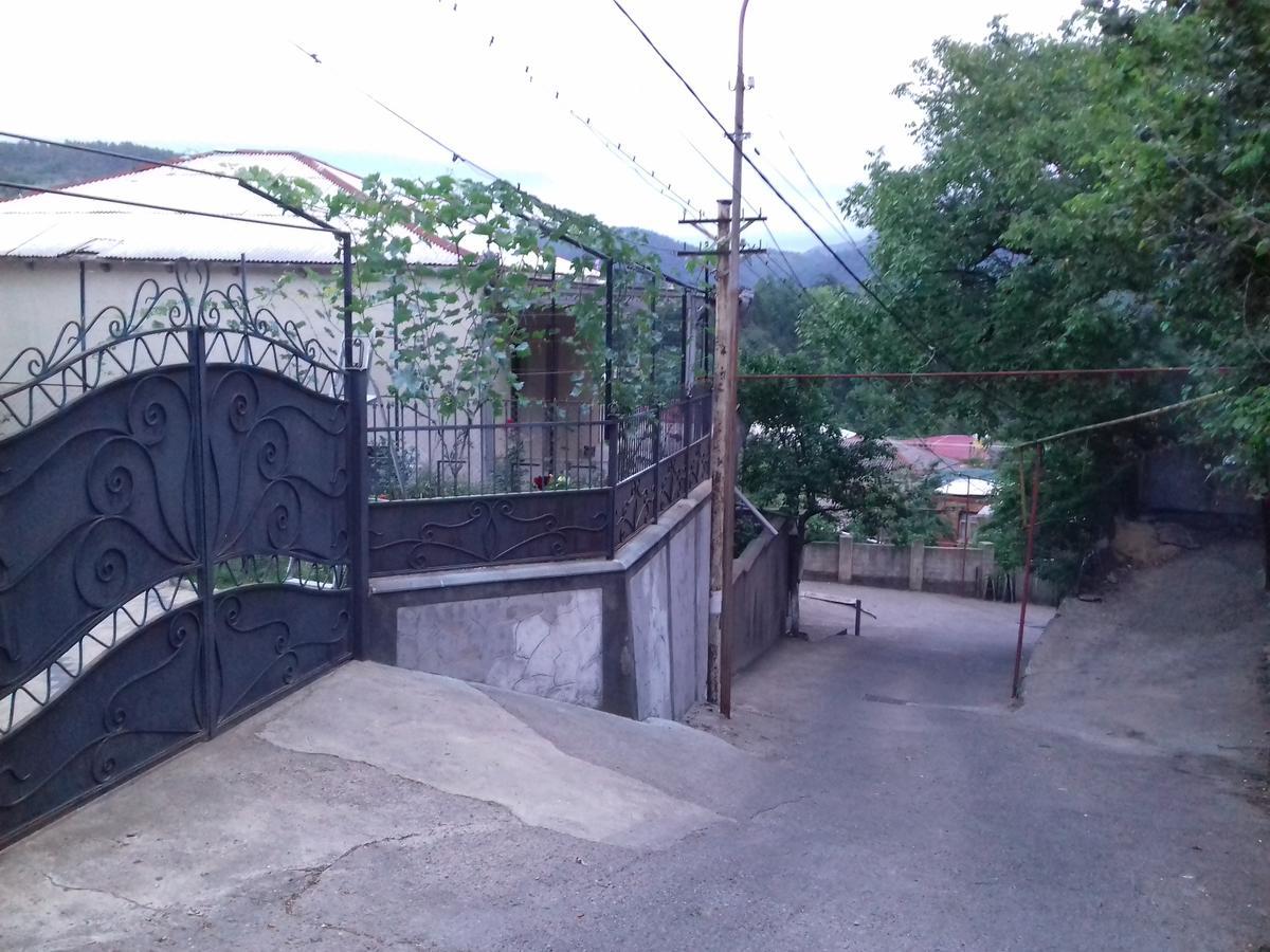 Makos Guest House Кутаиси Екстериор снимка