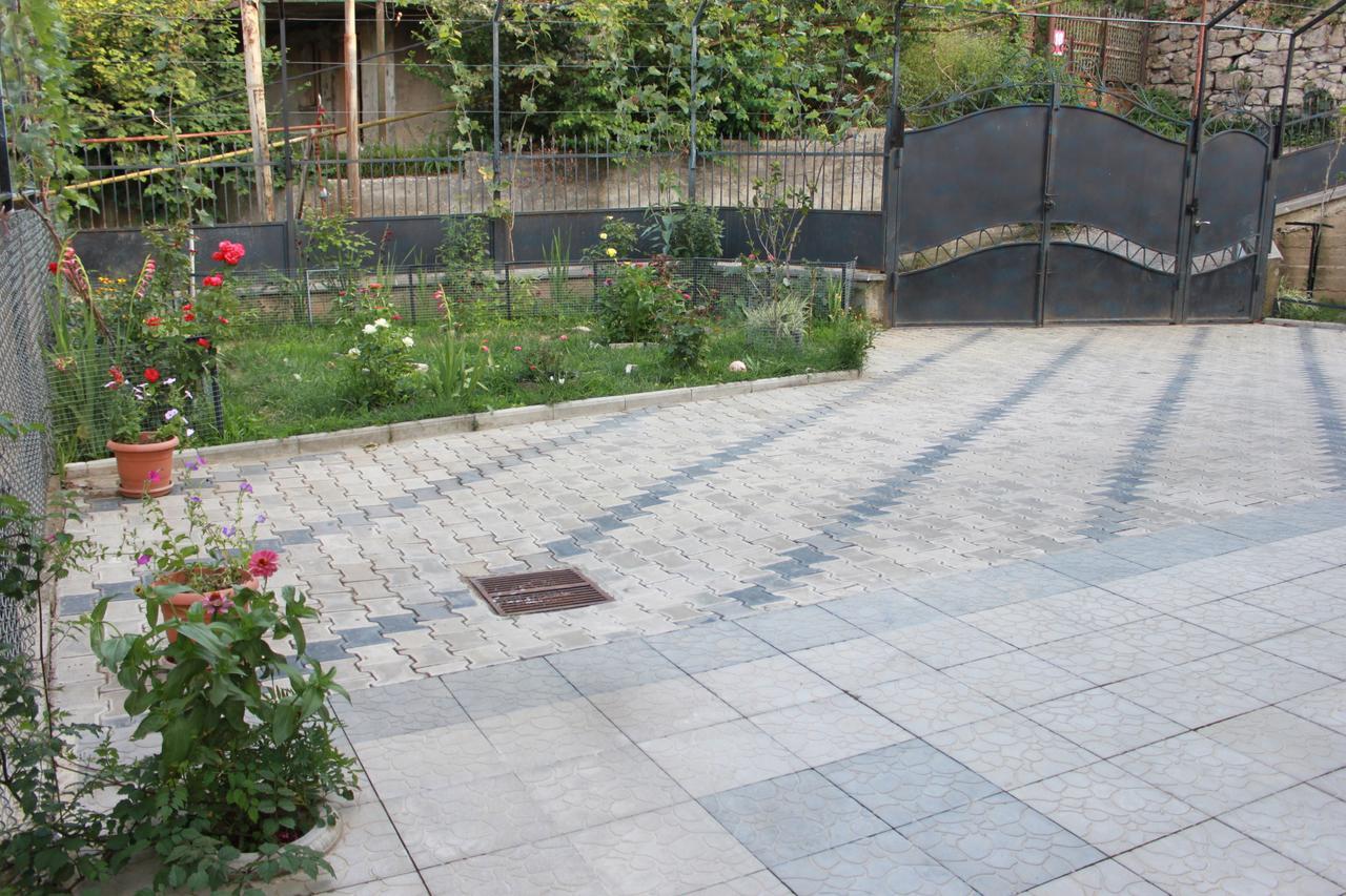Makos Guest House Кутаиси Екстериор снимка