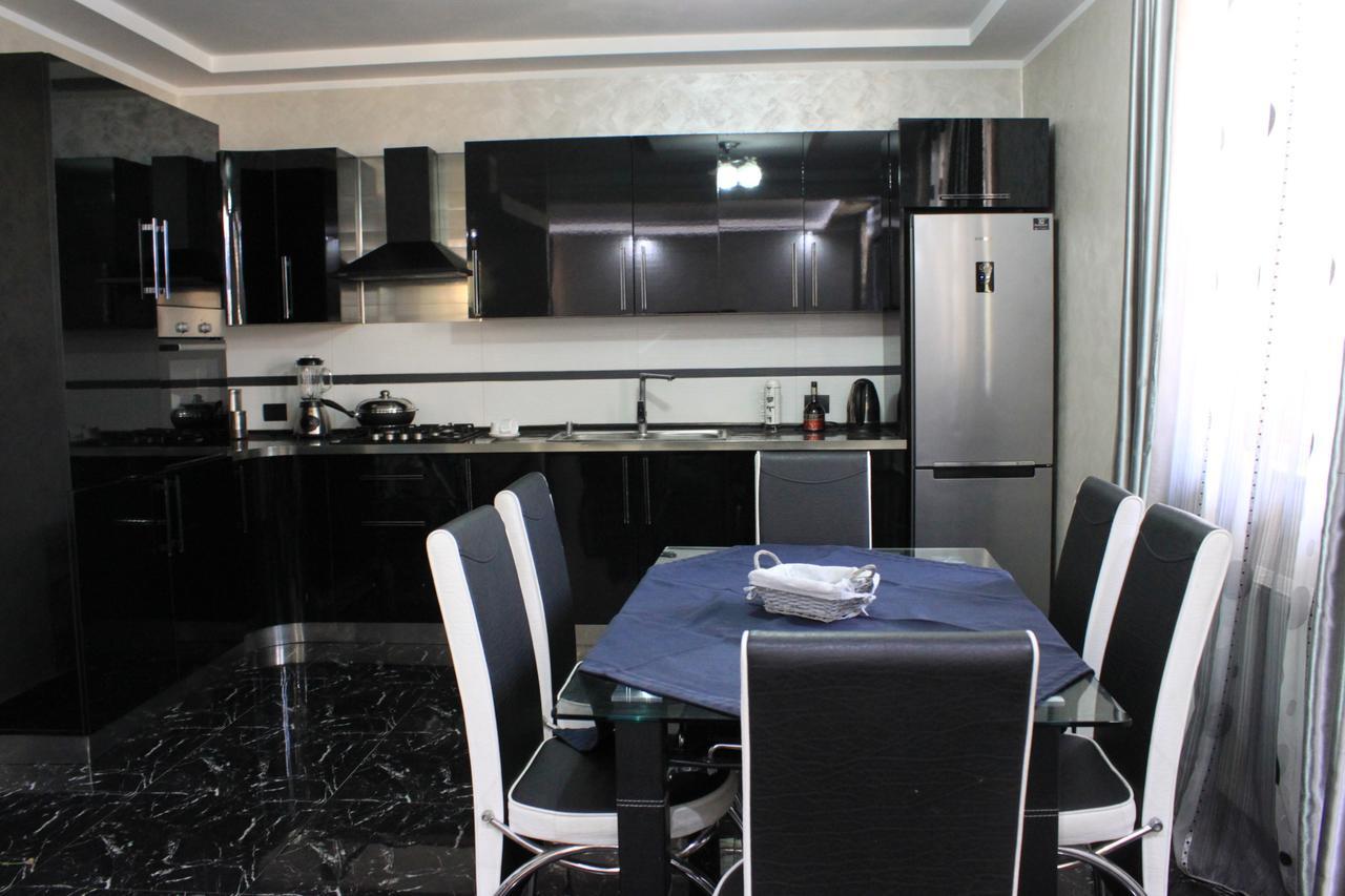 Makos Guest House Кутаиси Екстериор снимка
